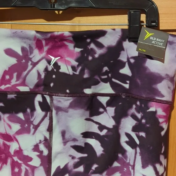 Old Navy Active NEW Go-Dry Fitted Leggings 29" Full Length Purple Floral Sz XL - Picture 4 of 4